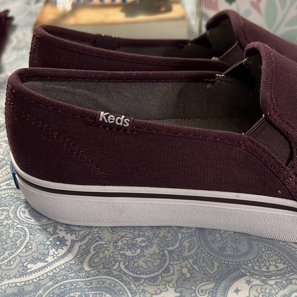 KEDS Size 6 Burgundy Slip on Shoes NEW WITHOUT BOX - Picture 4 of 10